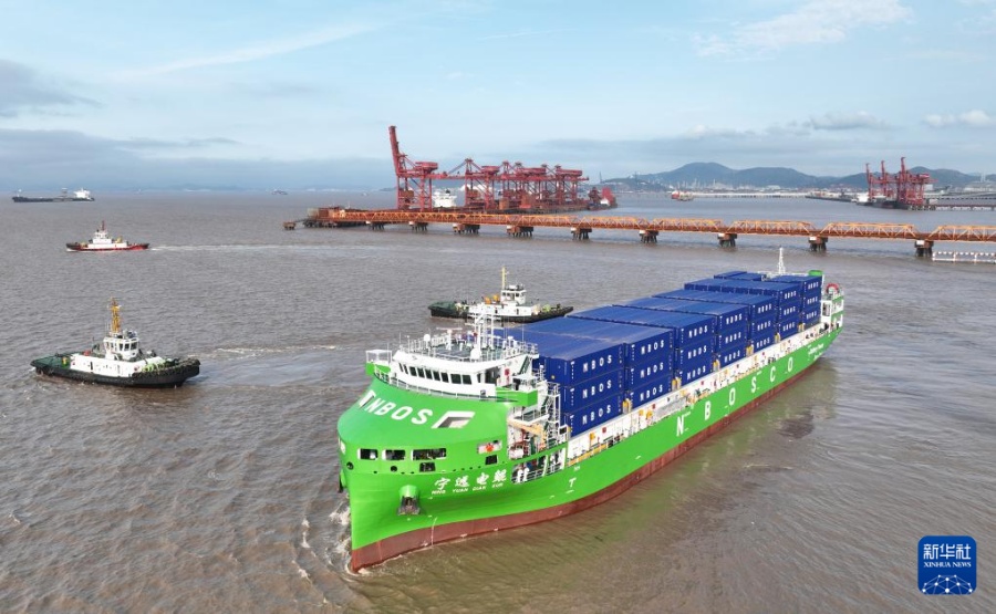 В Китае сдан в эксплуатацию крупнейший в мире полностью электрический интеллектуальный контейнеровоз