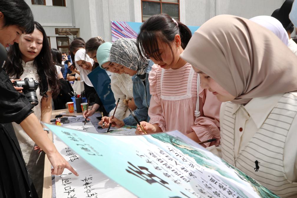 В столице Узбекистана прошли мероприятия, посвященные китайской поэзии и иероглифам