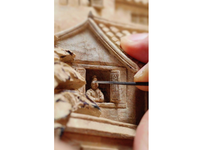 Резная деревянная скульптура «Великий канал» поражает детальностью