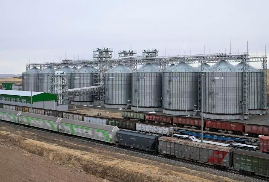 Забайкальский зерновой терминал надеется увеличить поставки зерна в Китай -- гендиректор терминала А. Орлов