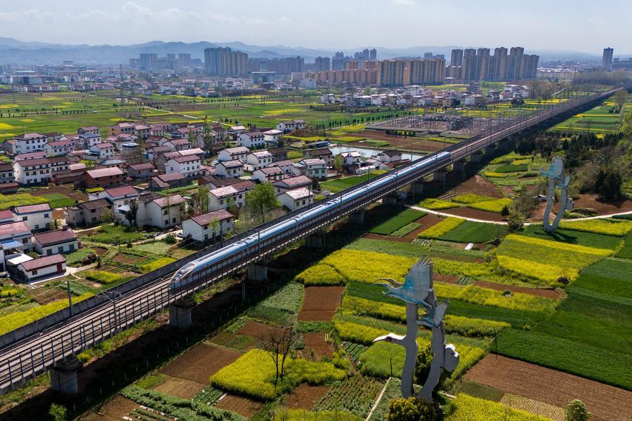 В период майских праздничных выходных в Китае будет совершено 158 млн пассажирских ж/д поездок