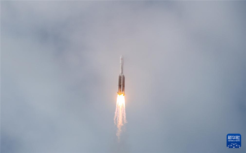 Китай запустил грузовой космический корабль 