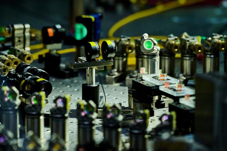 Китайские ученые разработали прототип программируемого квантового компьютера "Цзючжан-4", установивший новый мировой рекорд в области квантовых вычислений