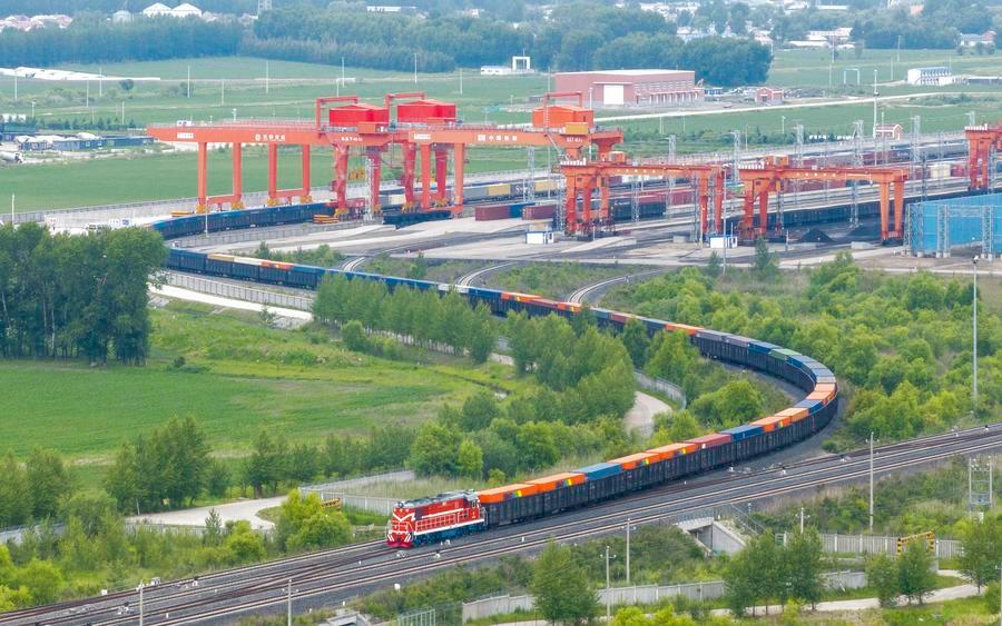 С начала 2026 г. через ж/д КПП Тунцзян прошло резко растущее число поездов Китай-Европа