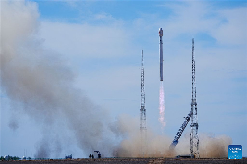 Китай успешно запустил ракету-носитель "Чжуцюэ-2E Y7" с 10 спутниками на борту