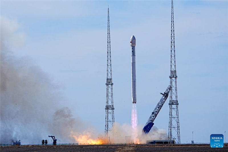 Китай успешно запустил ракету-носитель "Чжуцюэ-2E Y7" с 10 спутниками на борту
