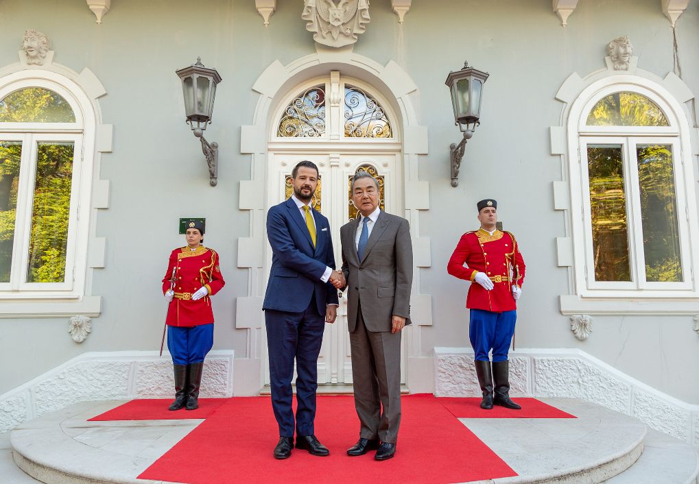 Президент Черногории встретился с главой МИД КНР