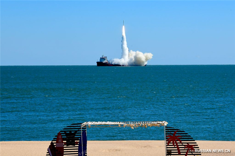 Китай запустил с моря новый спутник при помощи ракеты-носителя 