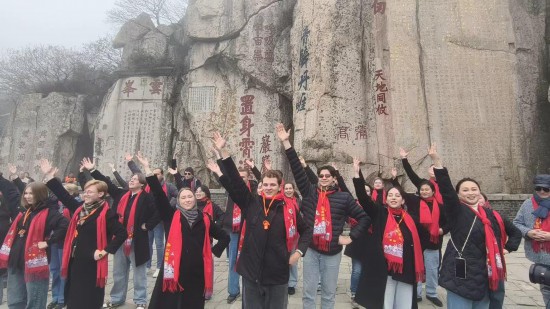 Камерный хор Московской консерватории покорил сердца китайских слушателей на горе Тайшань